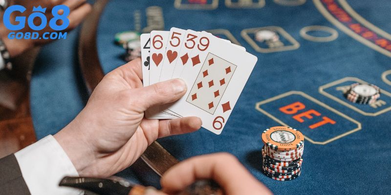 Ba lá tẩy tạo điểm khởi đầu khác biệt cho Poker Crazy Pineapple